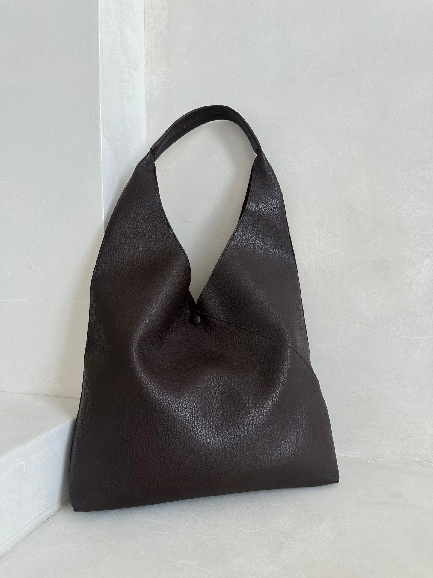 KYOMI SLOUCHY SHOULDER BAG IN WALNUT BROWN