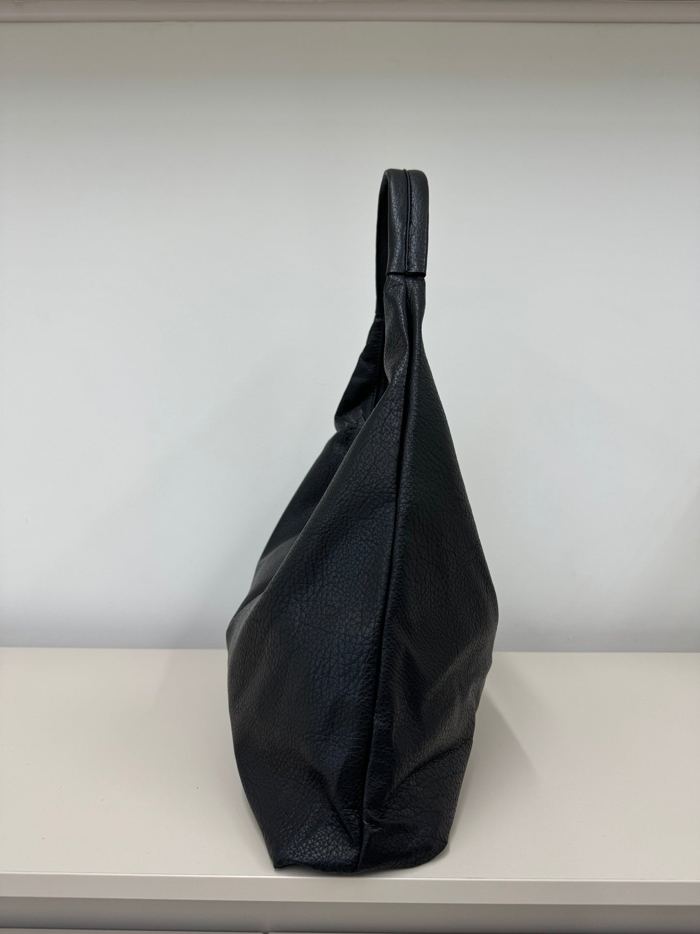 EVELYN SLOUCHY SHOULDER BAG IN LIQUORICE BLACK