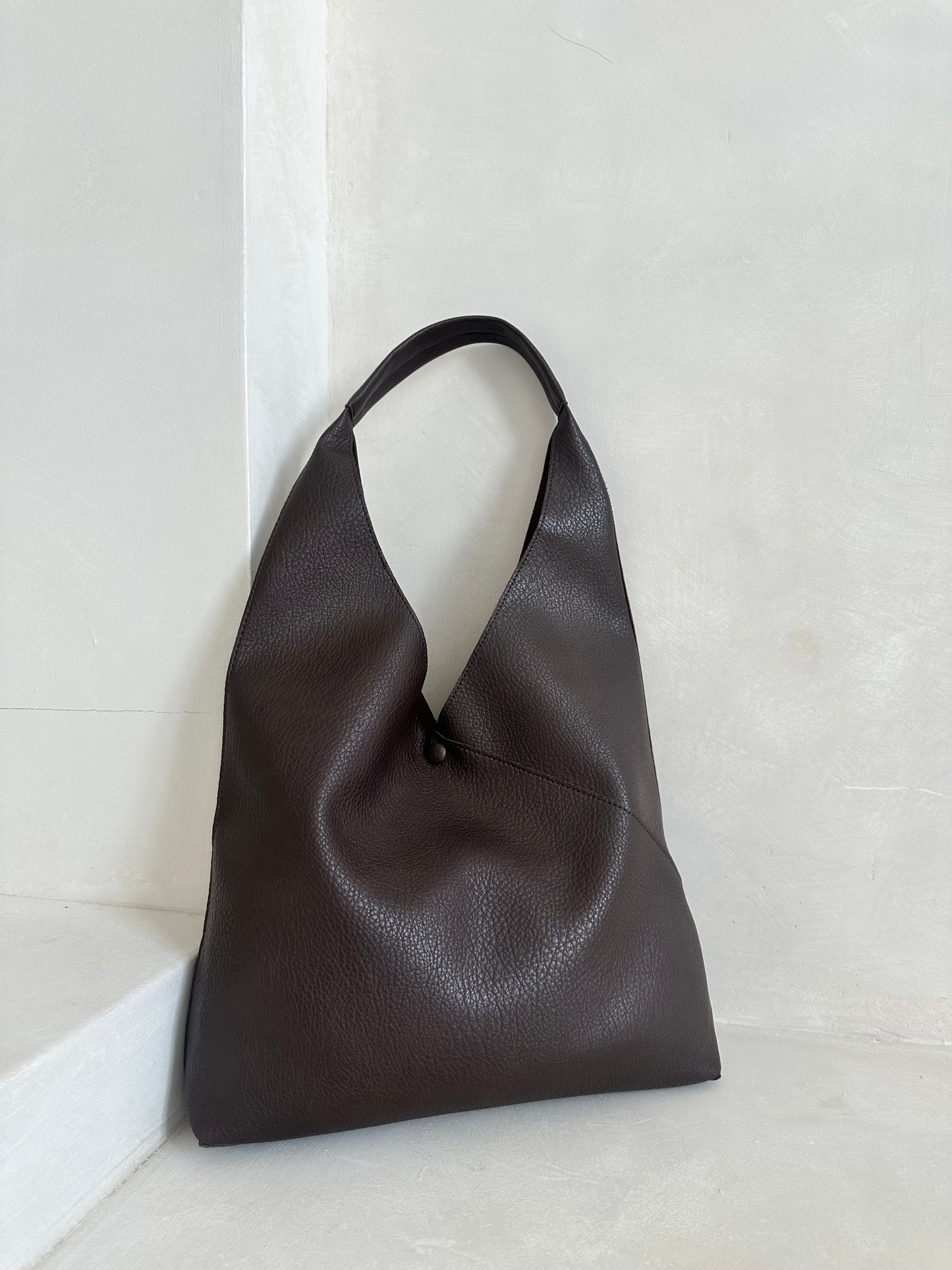 KYOMI SLOUCHY SHOULDER BAG IN WALNUT BROWN