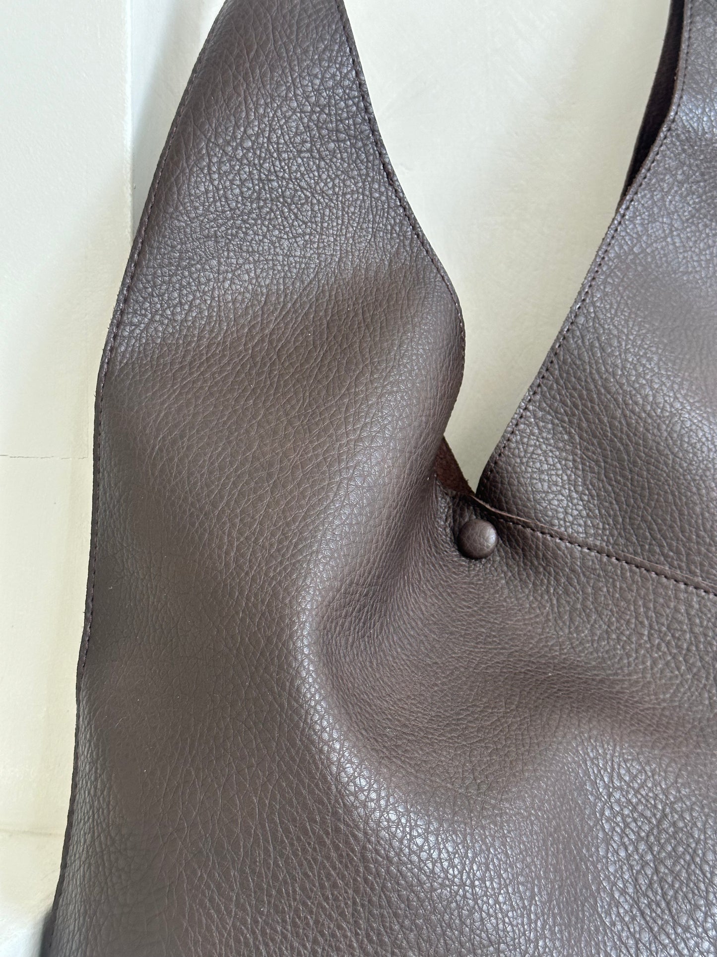 KYOMI SLOUCHY SHOULDER BAG IN WALNUT BROWN