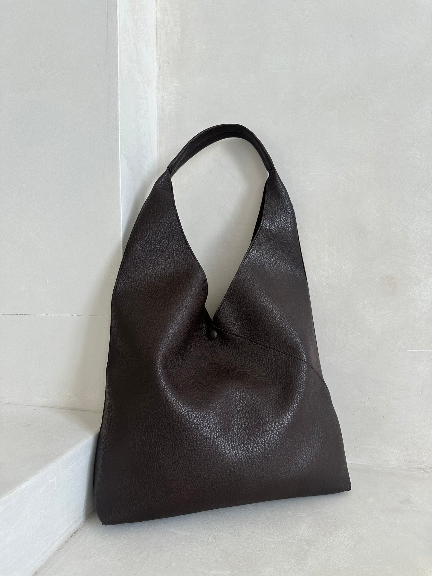 KYOMI SLOUCHY SHOULDER BAG IN WALNUT BROWN