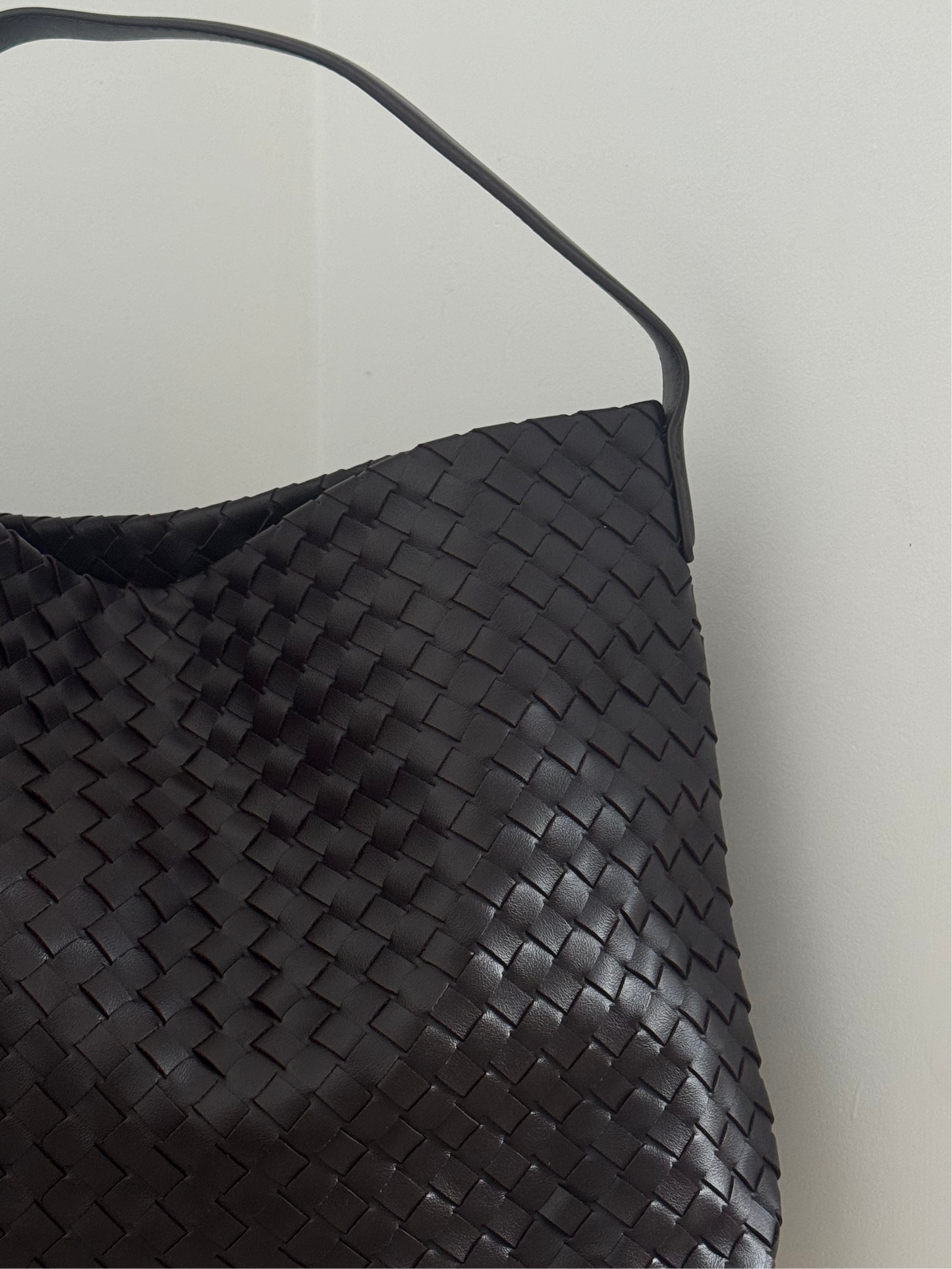 NARA WOVEN CROSS BODY BAG