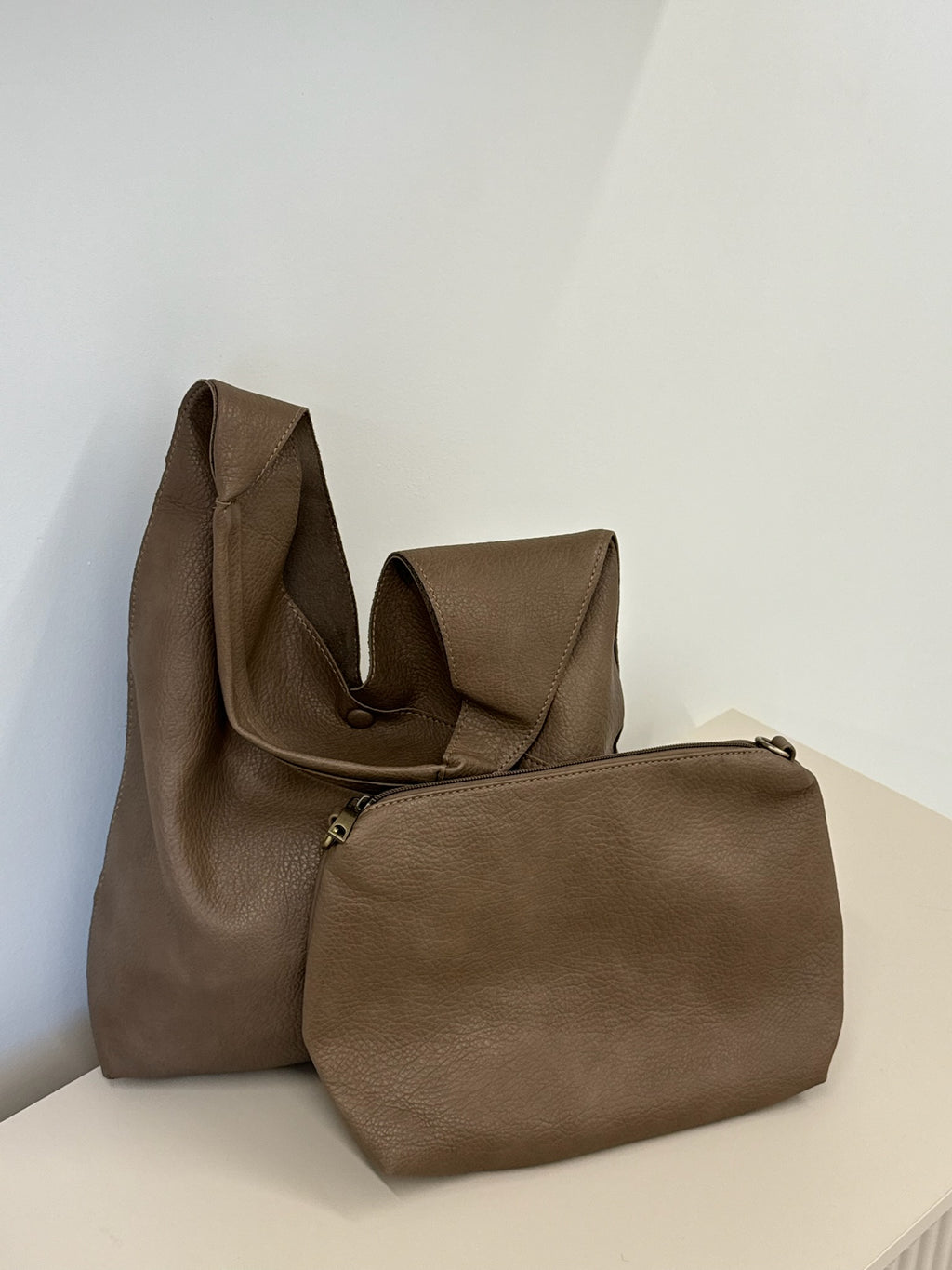KYOMI SLOUCHY SHOULDER BAG IN BURNT SUGAR TAUPE