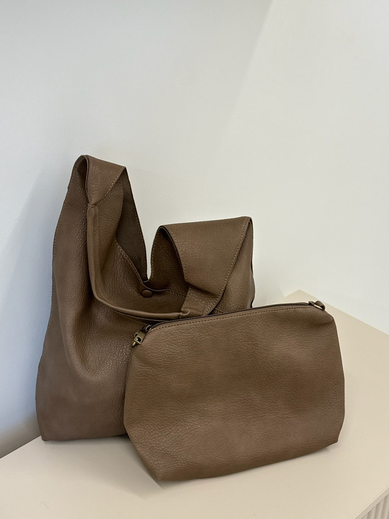 KYOMI SLOUCHY SHOULDER BAG IN BURNT SUGAR TAUPE