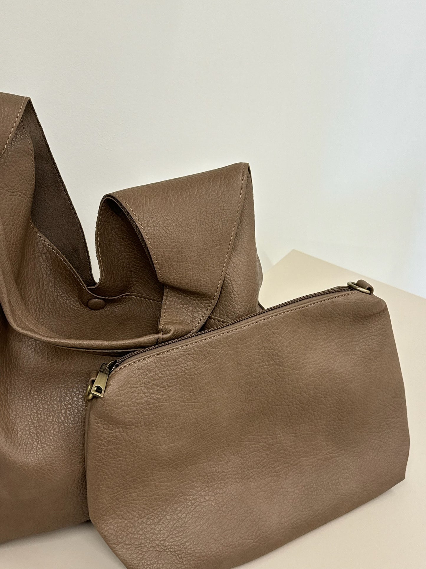 KYOMI SLOUCHY SHOULDER BAG IN BURNT SUGAR TAUPE