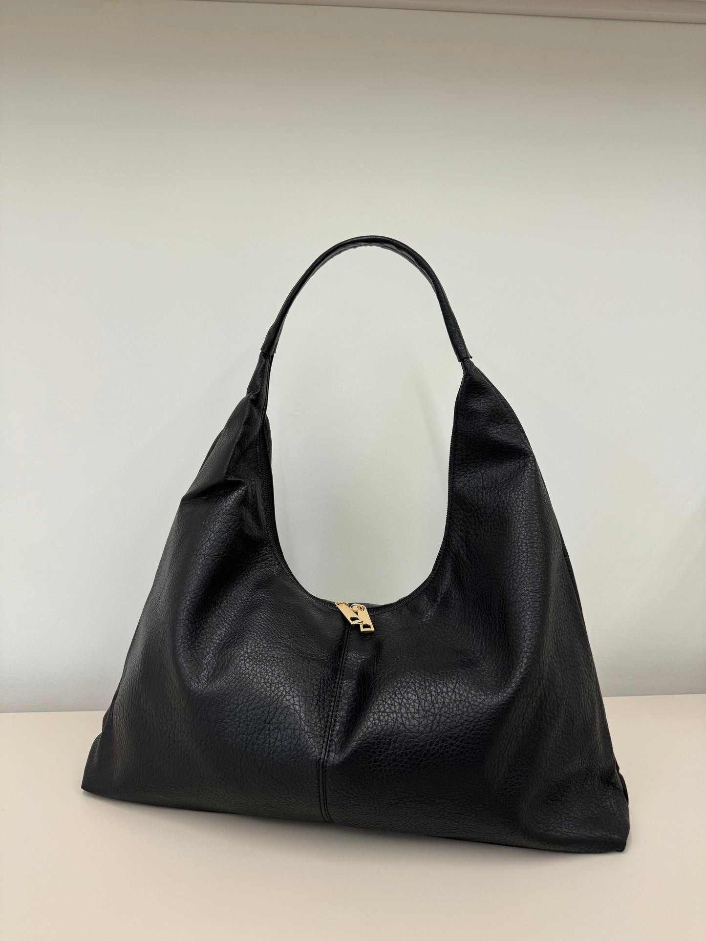 EVELYN SLOUCHY SHOULDER BAG IN LIQUORICE BLACK