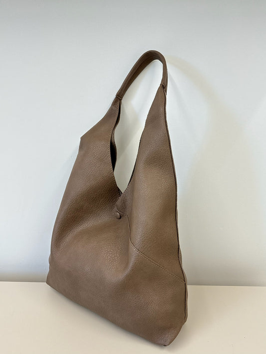 KYOMI SLOUCHY SHOULDER BAG IN BURNT SUGAR TAUPE