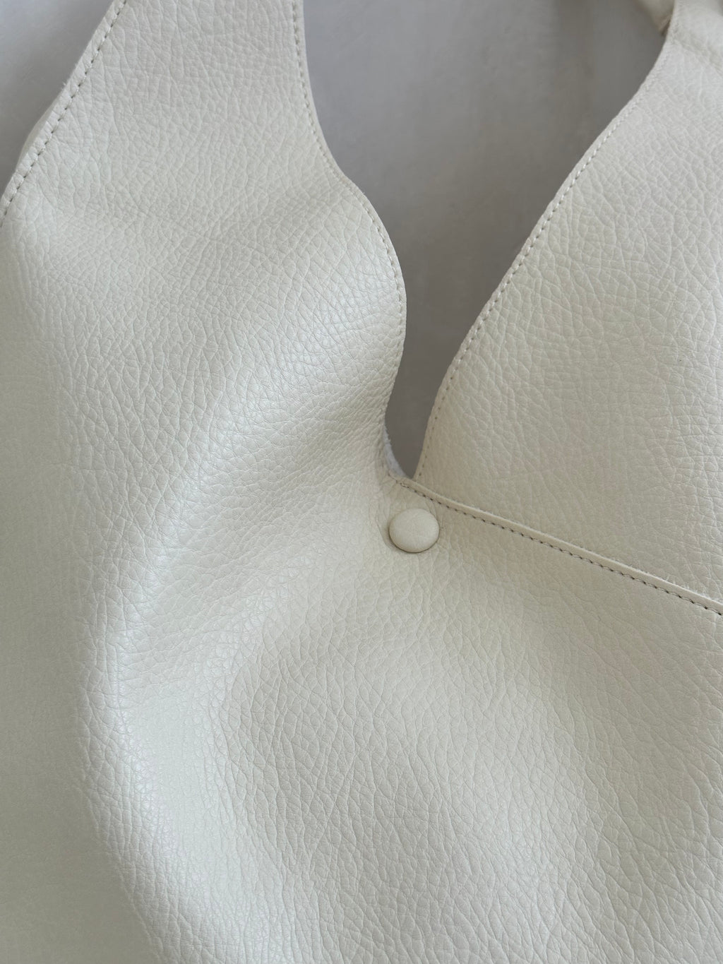 KYOMI SLOUCHY SHOULDER BAG BUTTERCREAM