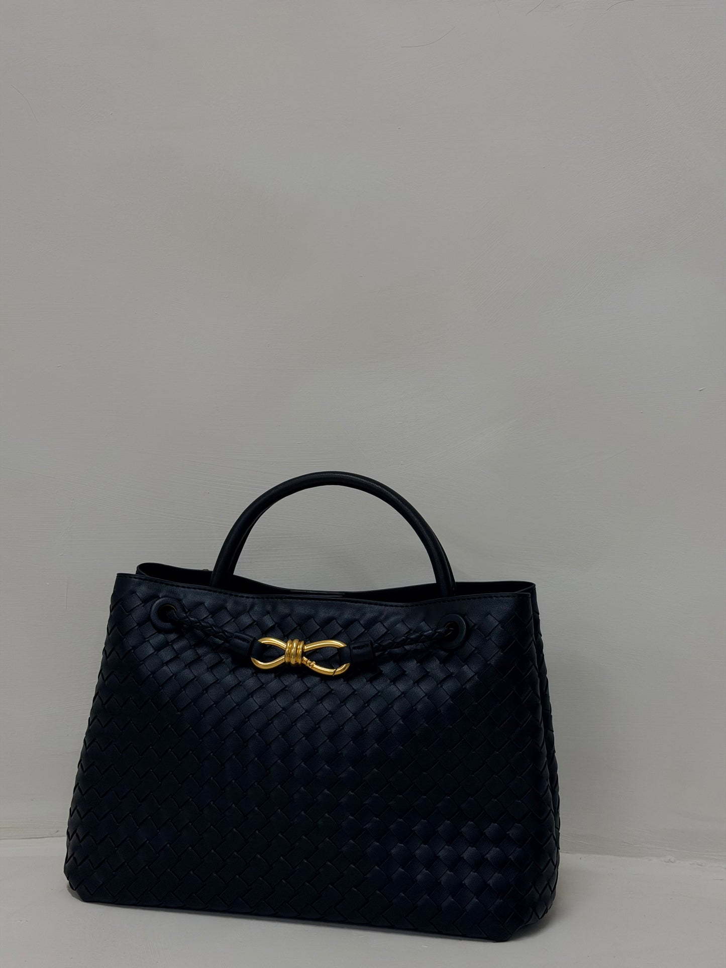 GIGI woven maxi handbag