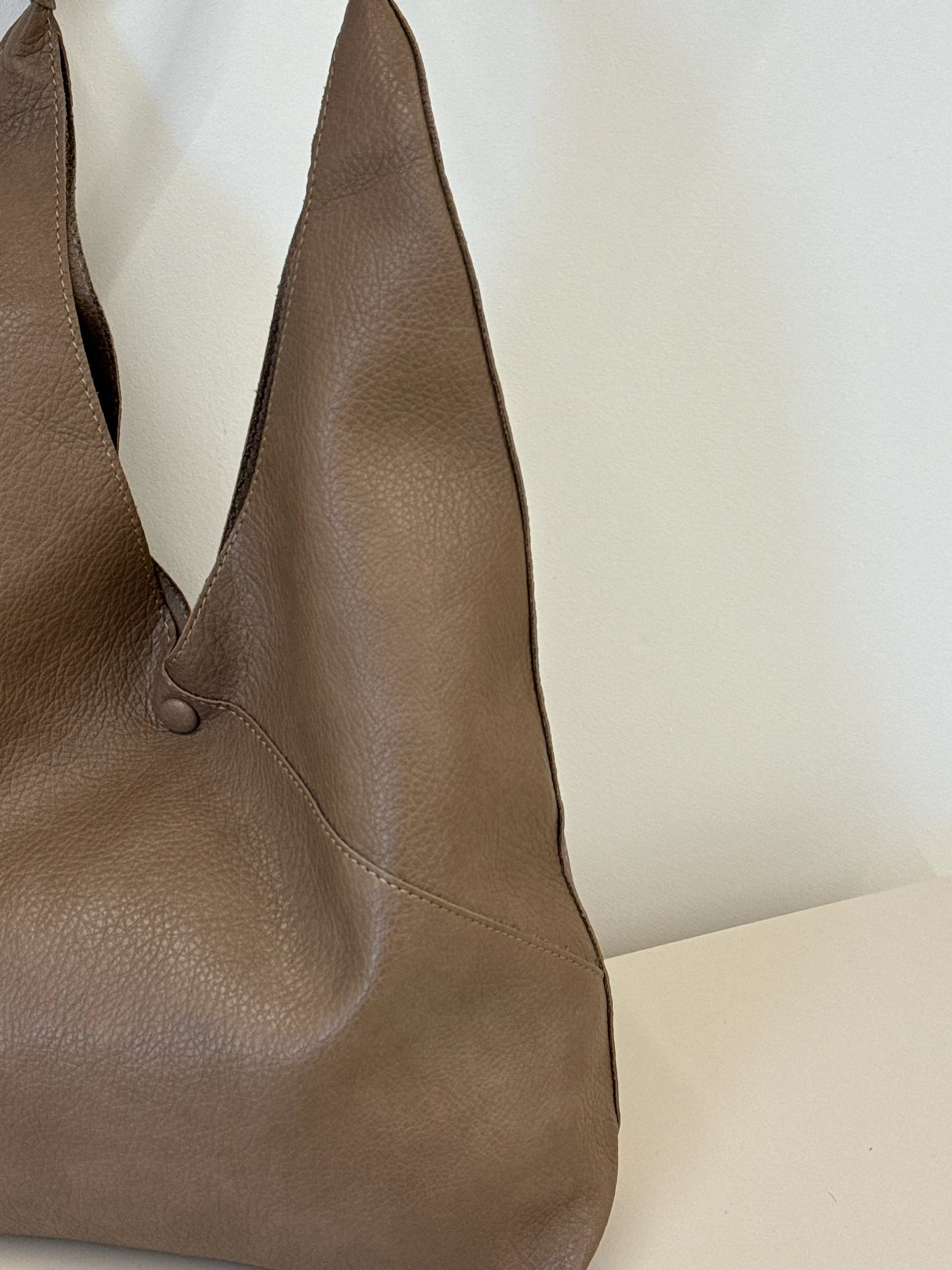 KYOMI SLOUCHY SHOULDER BAG IN BURNT SUGAR TAUPE