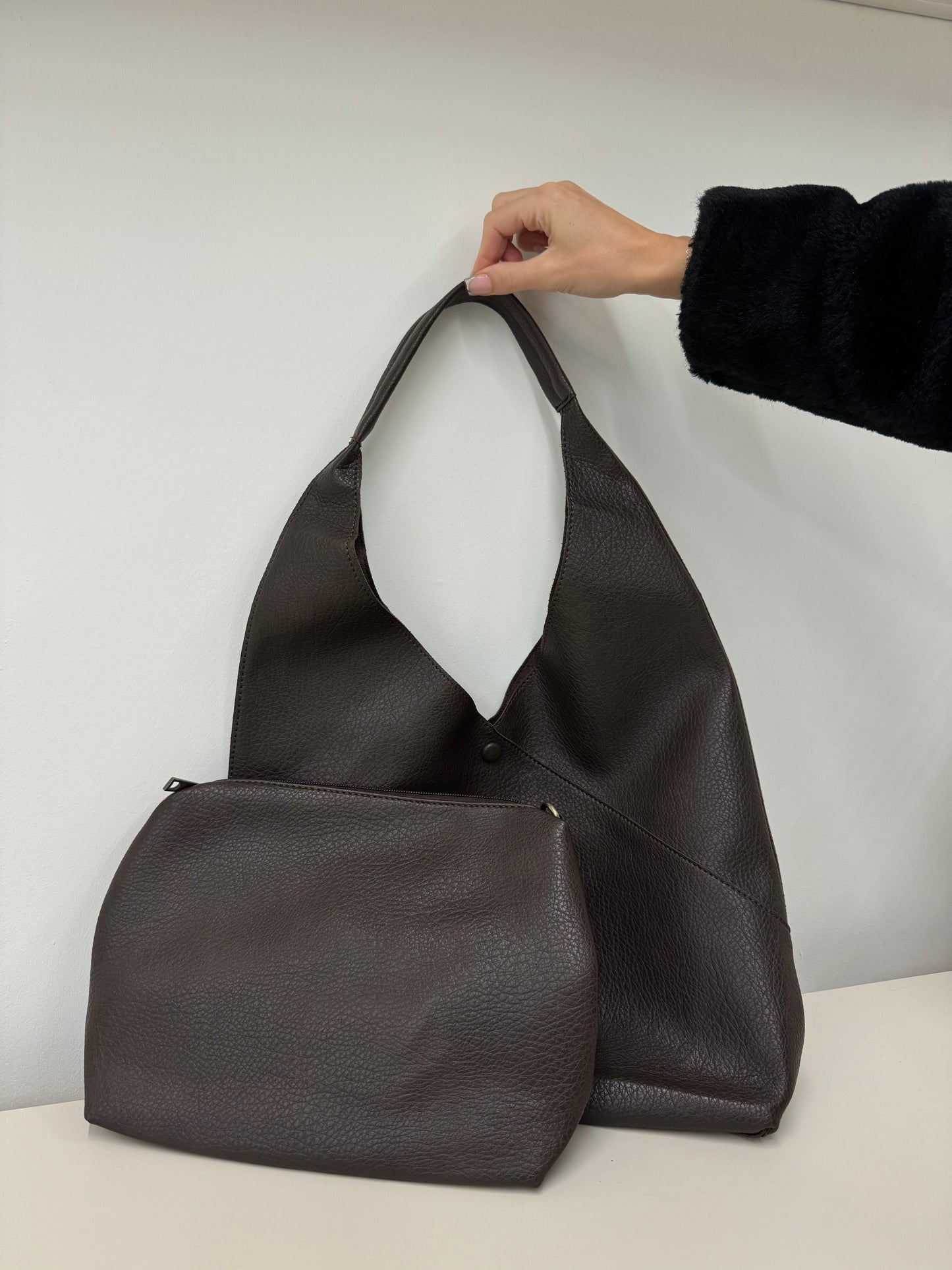 KYOMI SLOUCHY SHOULDER BAG IN WALNUT BROWN