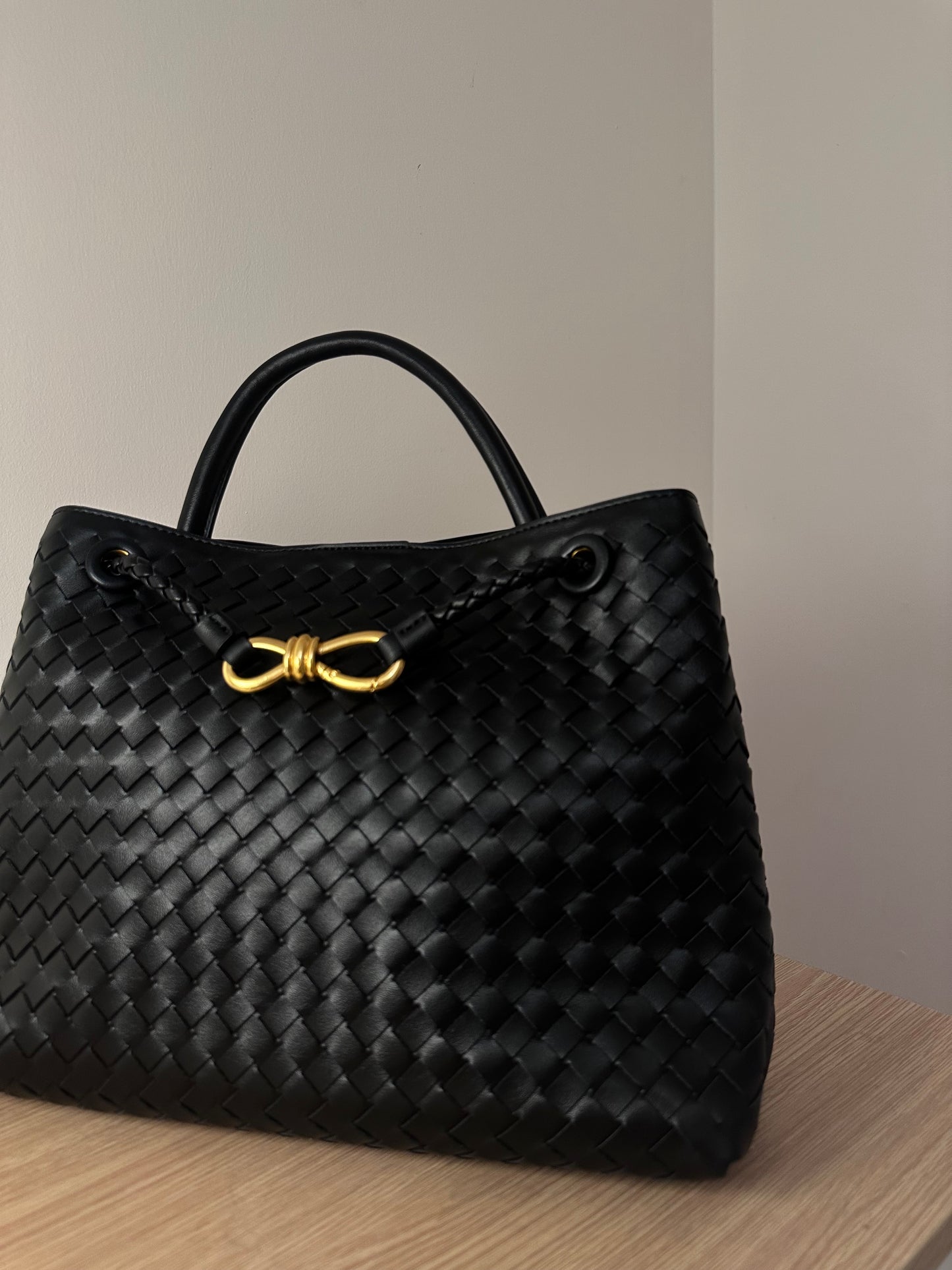 GIGI woven maxi handbag