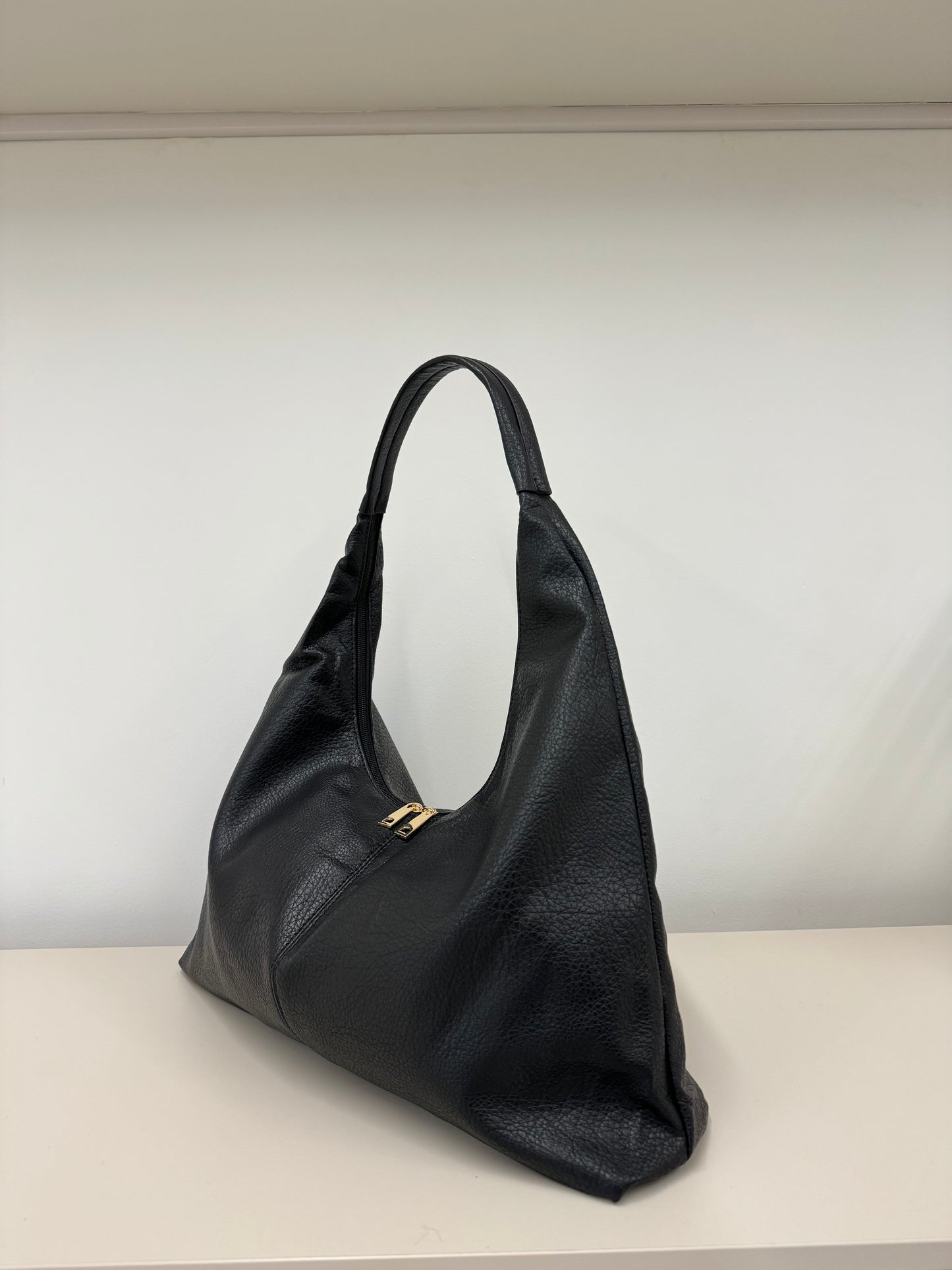 EVELYN SLOUCHY SHOULDER BAG IN LIQUORICE BLACK