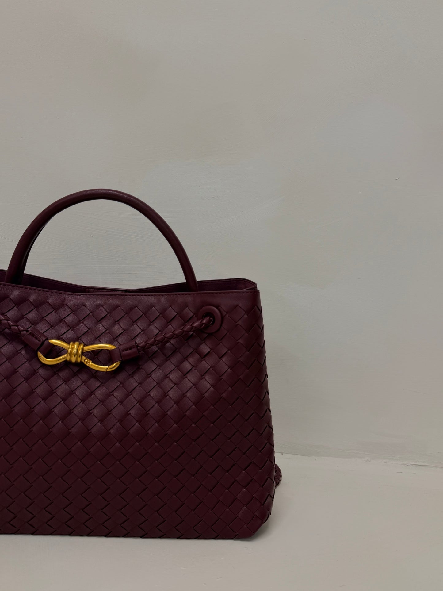 GIGI woven maxi handbag