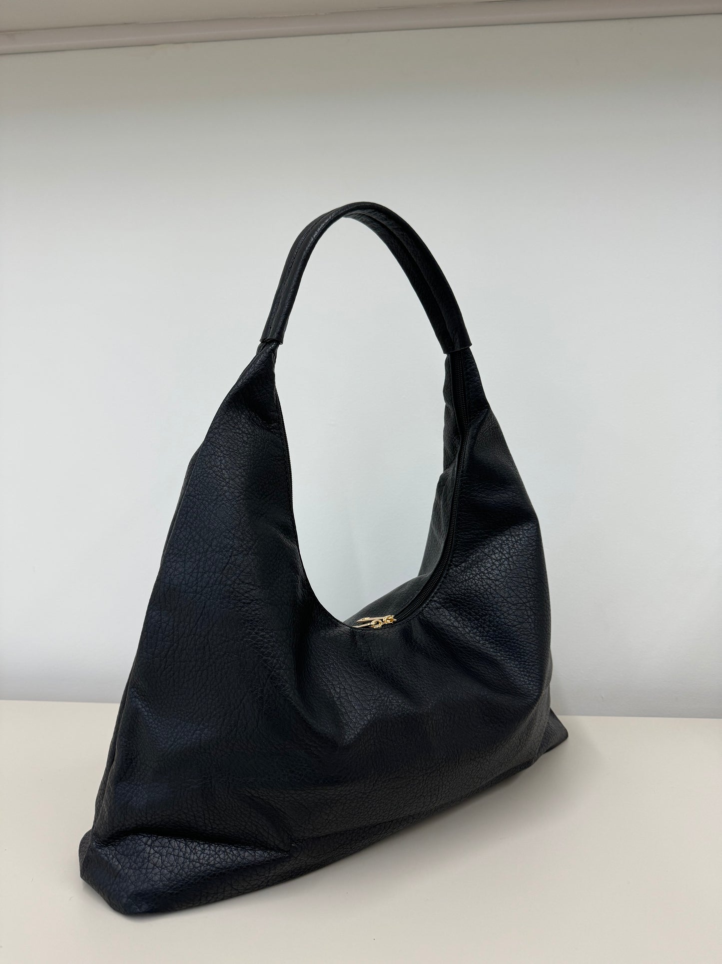 EVELYN SLOUCHY SHOULDER BAG IN LIQUORICE BLACK