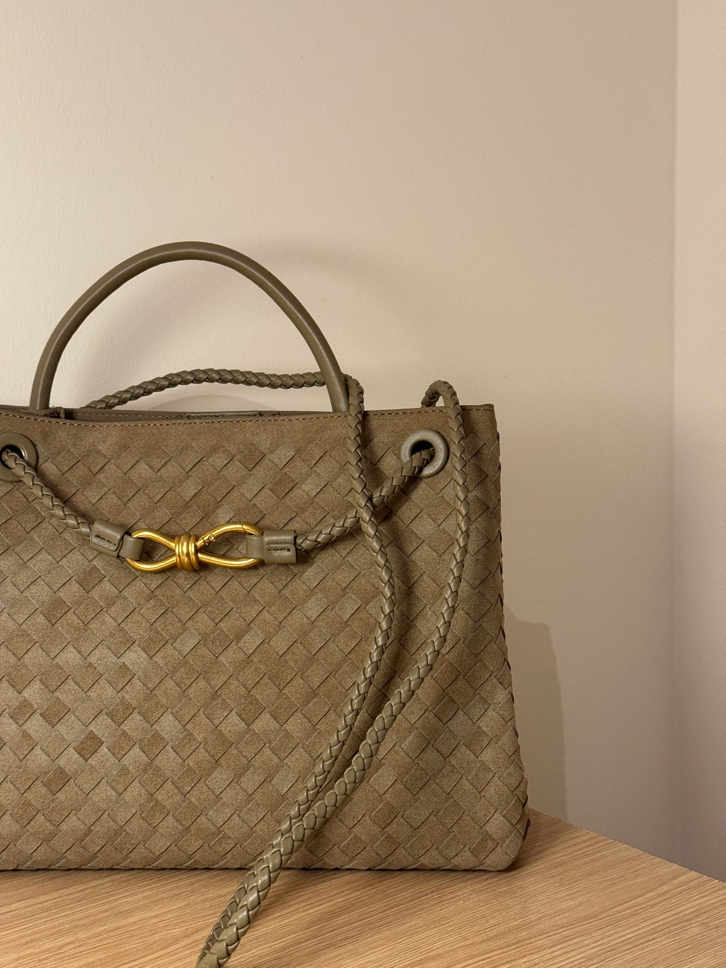 GIGI woven maxi handbag